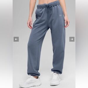 NWT Alo Accolade sweatpants in bluestone